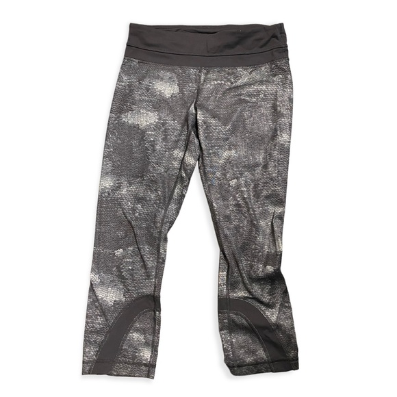 Lululemon Inspire Crop Luxtreme Snakeskin Printed Leggings 6 - Picture 7 of 12